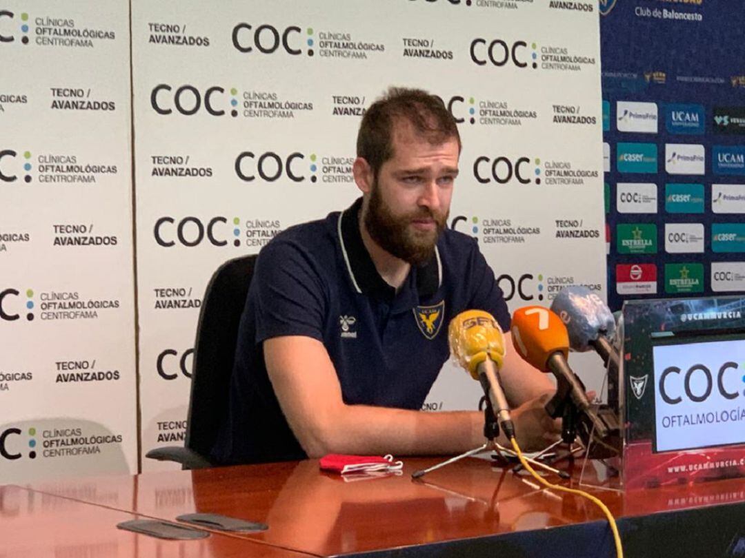 Radovic en su presentación con el UCAM