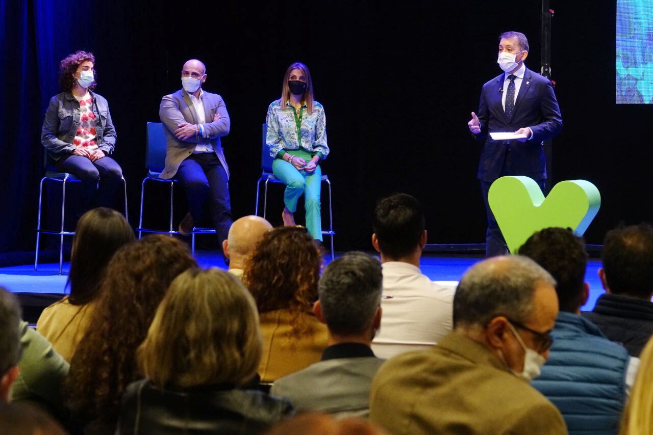José Manuel Bermúdez presentando el programa de actividades "Santa Cruz Puro Corazón".
