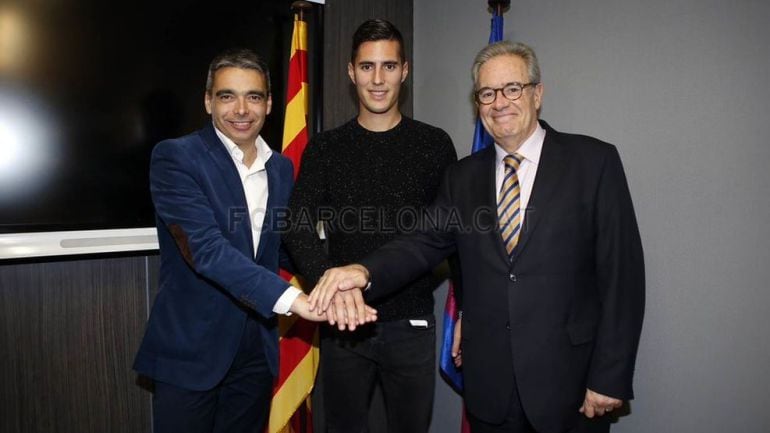 Sergi Guardiola en el momento de la firma 