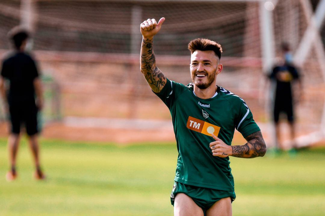 Josan en su vuelta a los entrenamientos con el Elche