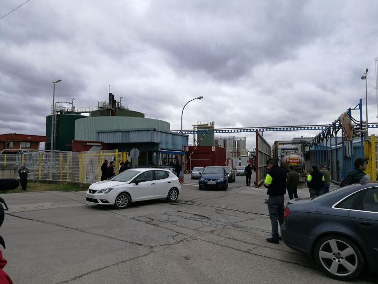 120 trabajadores fueron desalojados de la fábrica por precaución