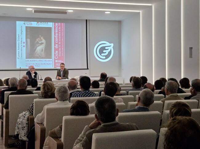 Ignacio Trelis y Luis Alberto Pérez Velarde, en un salón de actos de Fundación Mutua Levante, lleno hasta los topes