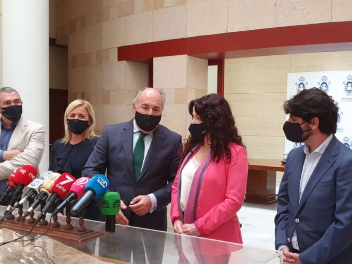 La consejera de Igualdad de la Junta de Andalucía visita el Ayuntamiento de Algeciras