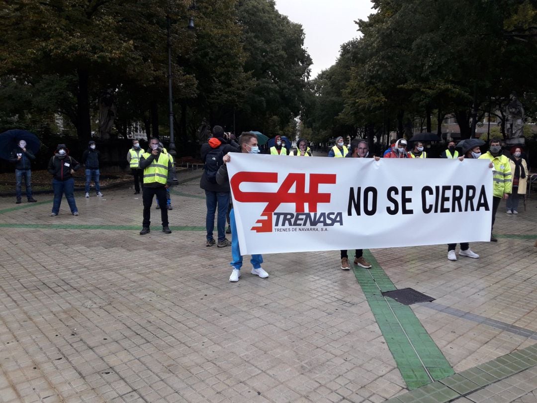 Trabajadores de Trenasa se concentran contra el cierre de la planta de Castejón