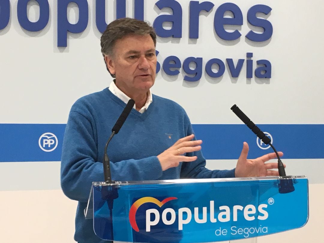 Francisco Vázquez en la sede del PP en Segovia