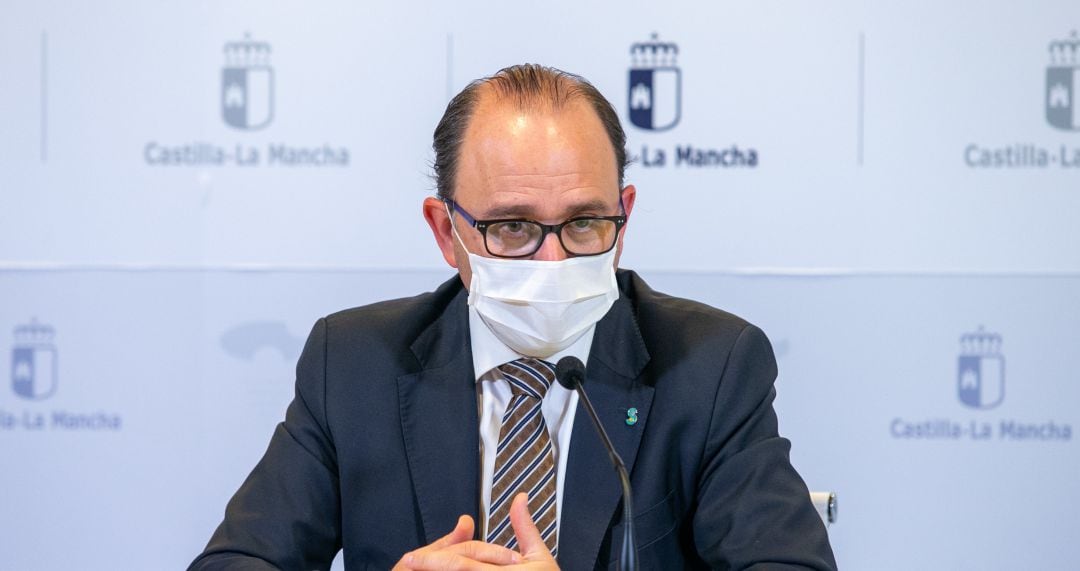 El director general de Asistencia Sanitaria del SESCAM, José Antonio Ballesteros, ha informado, en rueda de prensa, sobre las últimas inversiones realizadas en renovación tecnológica en el ámbito sanitario