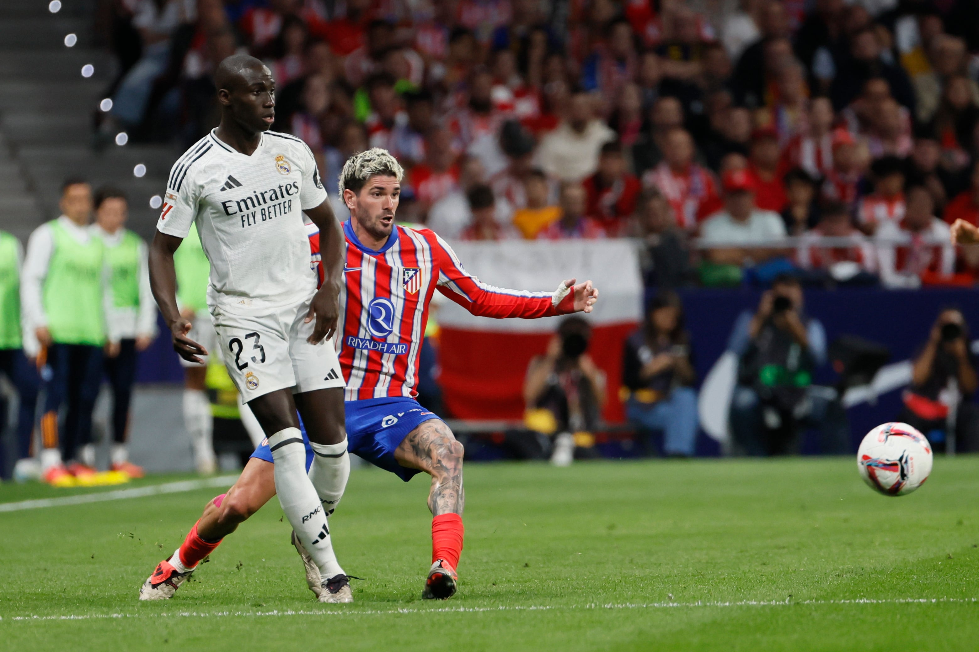 Ferland Mendy y Rodrigo de Paul, en el Atlético de Madrid - Real Madrid