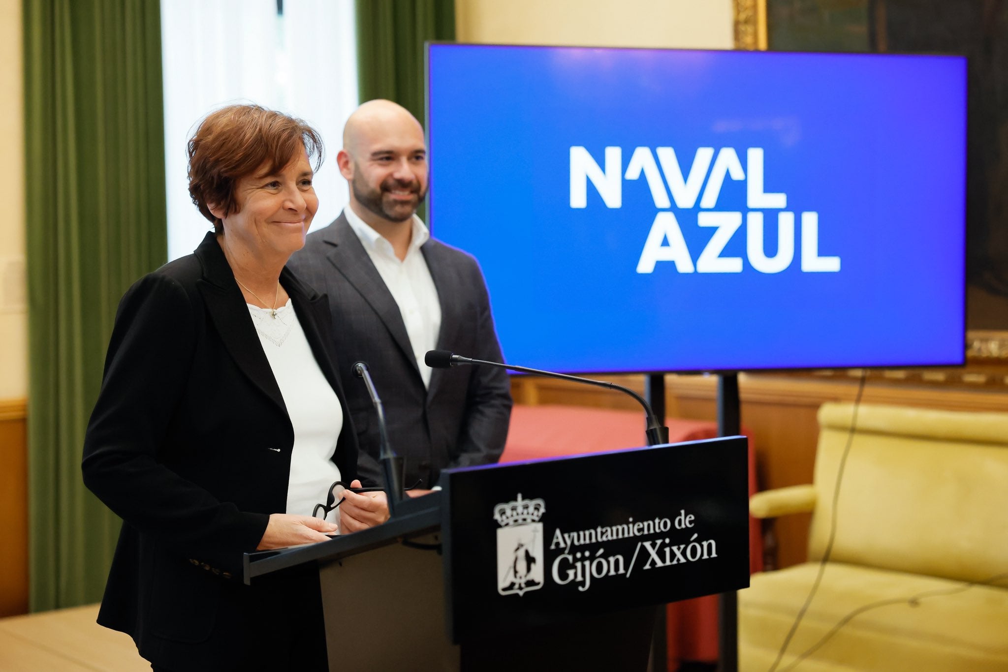 La alcaldesa de Gijón durante una presentación de Naval Azul.