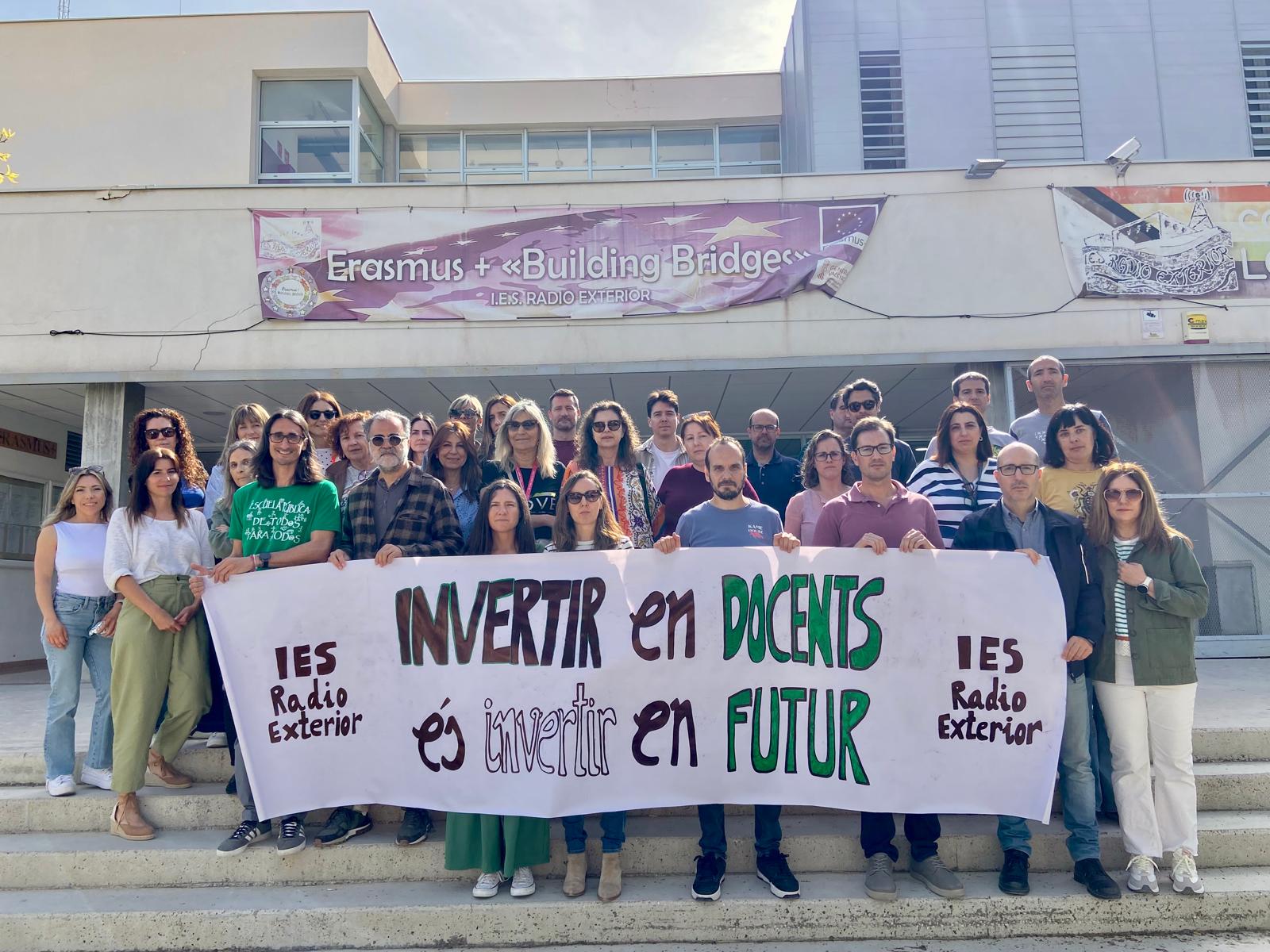 El profesorado del IES Radio Exterior de Alicante: "Invertir en docentes en invertir en Futuro"