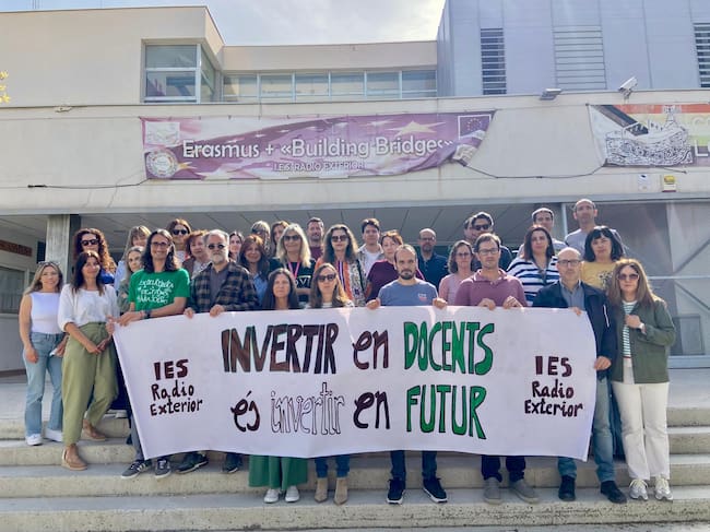 El profesorado del IES Radio Exterior de Alicante: "Invertir en docentes en invertir en Futuro"