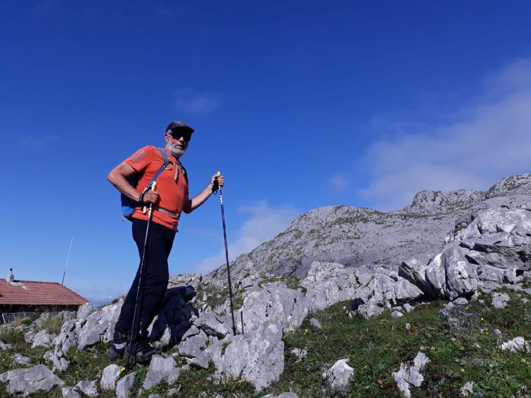 Vicente Gómez, el ex médico de familia en la Ribera del Duero, durante una de sus rutas, otra de sus pasiones.