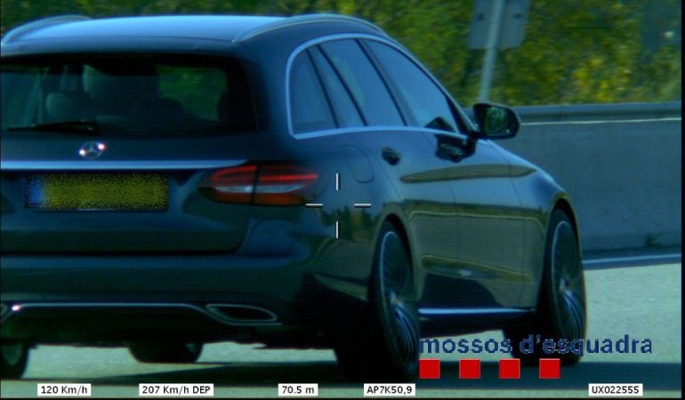 El cotxe va ser fotografiat al terme municipal de Sant Julià de Ramis.