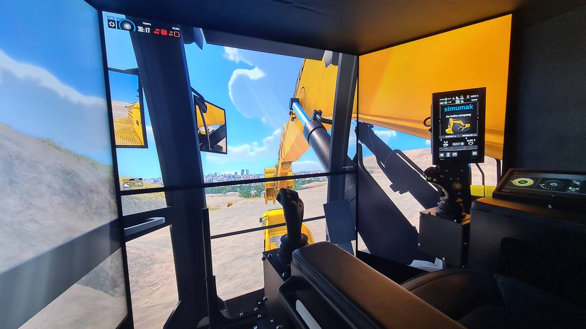 Rocío Albert, consejera de Empleo, Economía y Hacienda, duranta una visita al CRN de Edificiación y Obra Civil de Paracuellos de Jarama