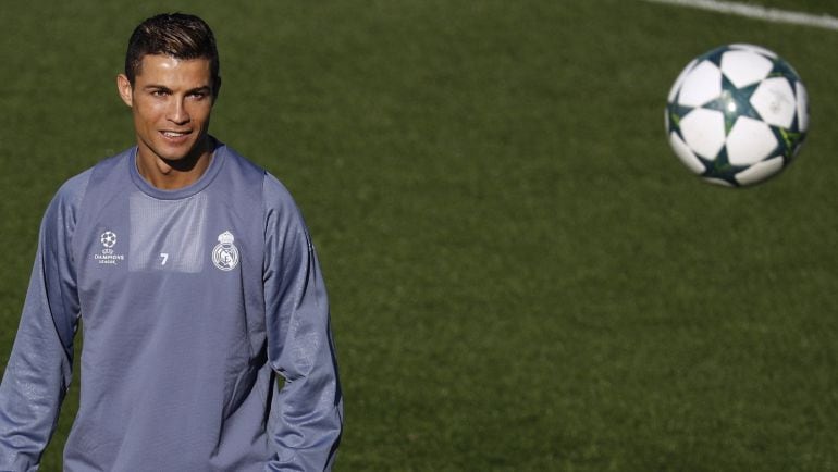 Cristiano Ronaldo, durante un entrenamiento con el Madrid