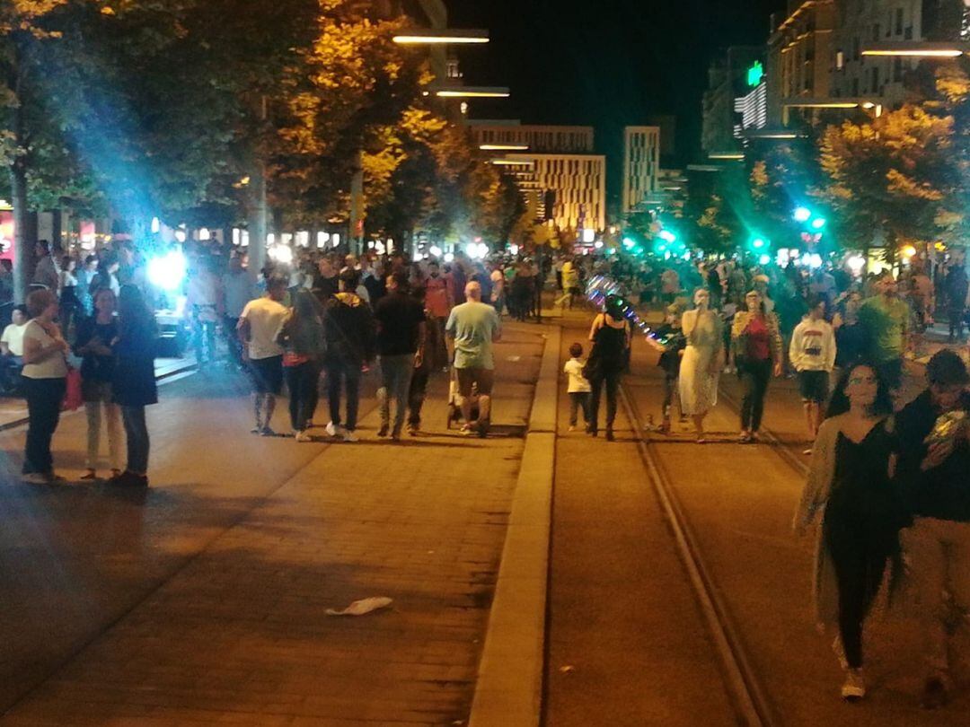 Ambiente en el Paseo Independencia, el sábado del pregón de las Fiestas del Pilar, a las 22 horas