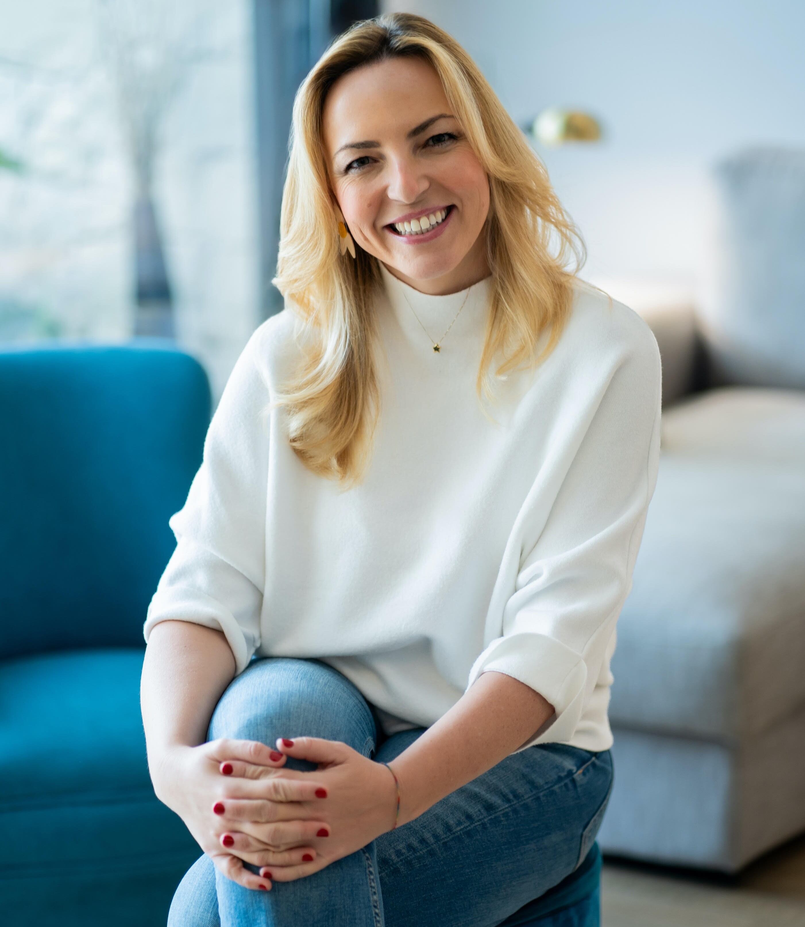 Lucía Galán Bertrand, médica especializada en pediatría, divulgadora y autora de referencia en crianza y salud infantil.