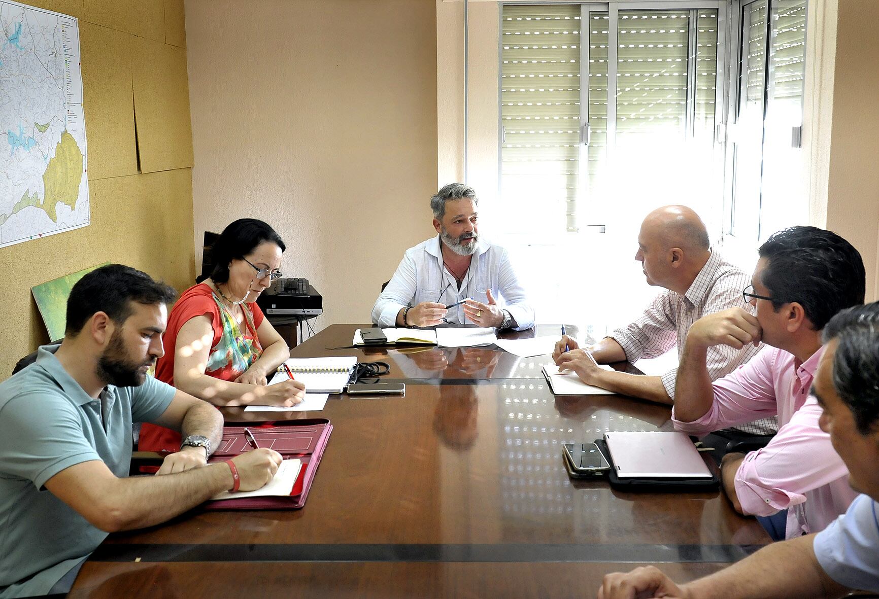 Rubén Pérez durante el encuentro con los vecinos