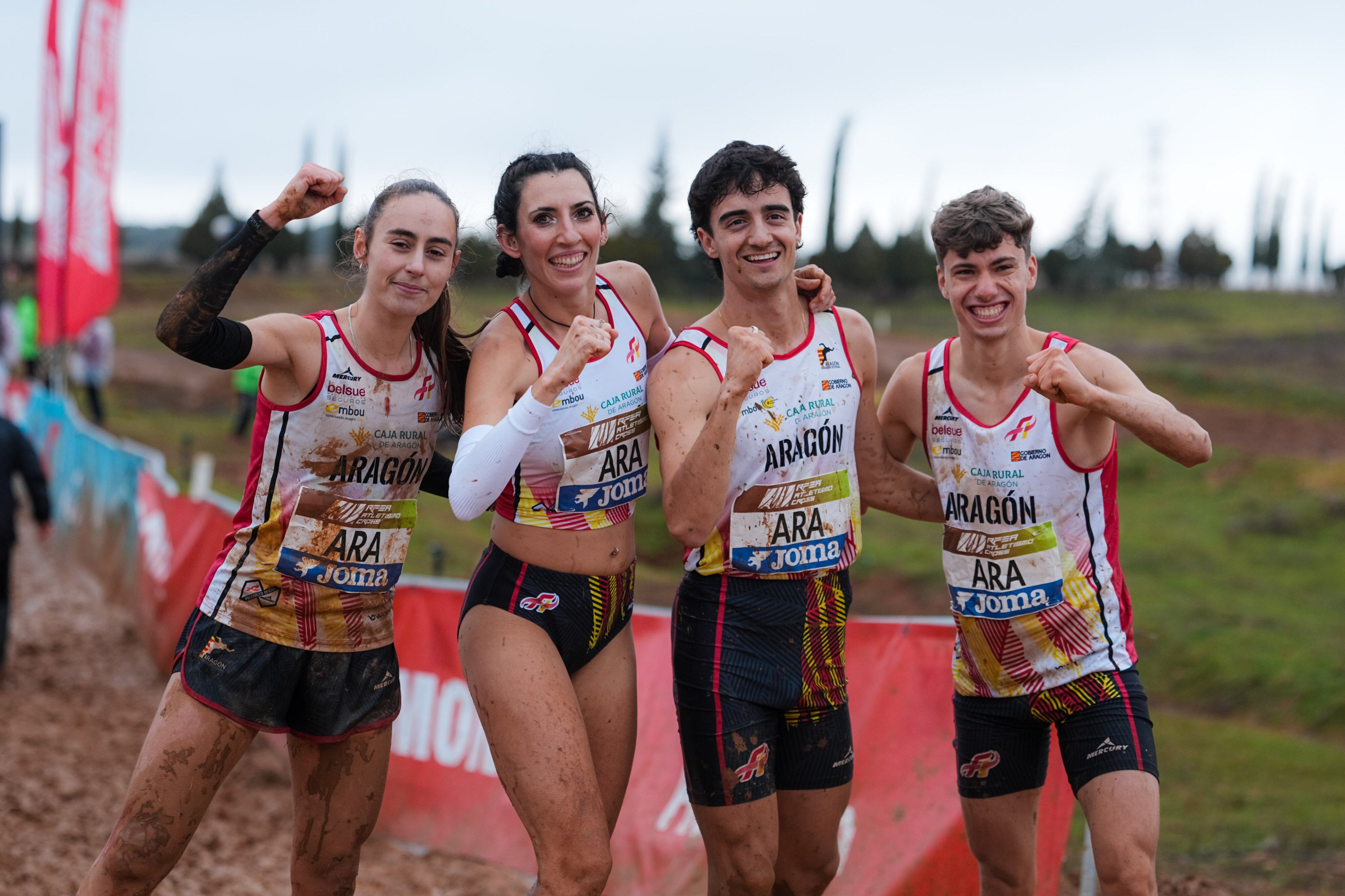 Sandra Labarta, Elena Martín, Pol Oriach y Rubén Egea, equipo de Aragón campeón de España de relevo mixto