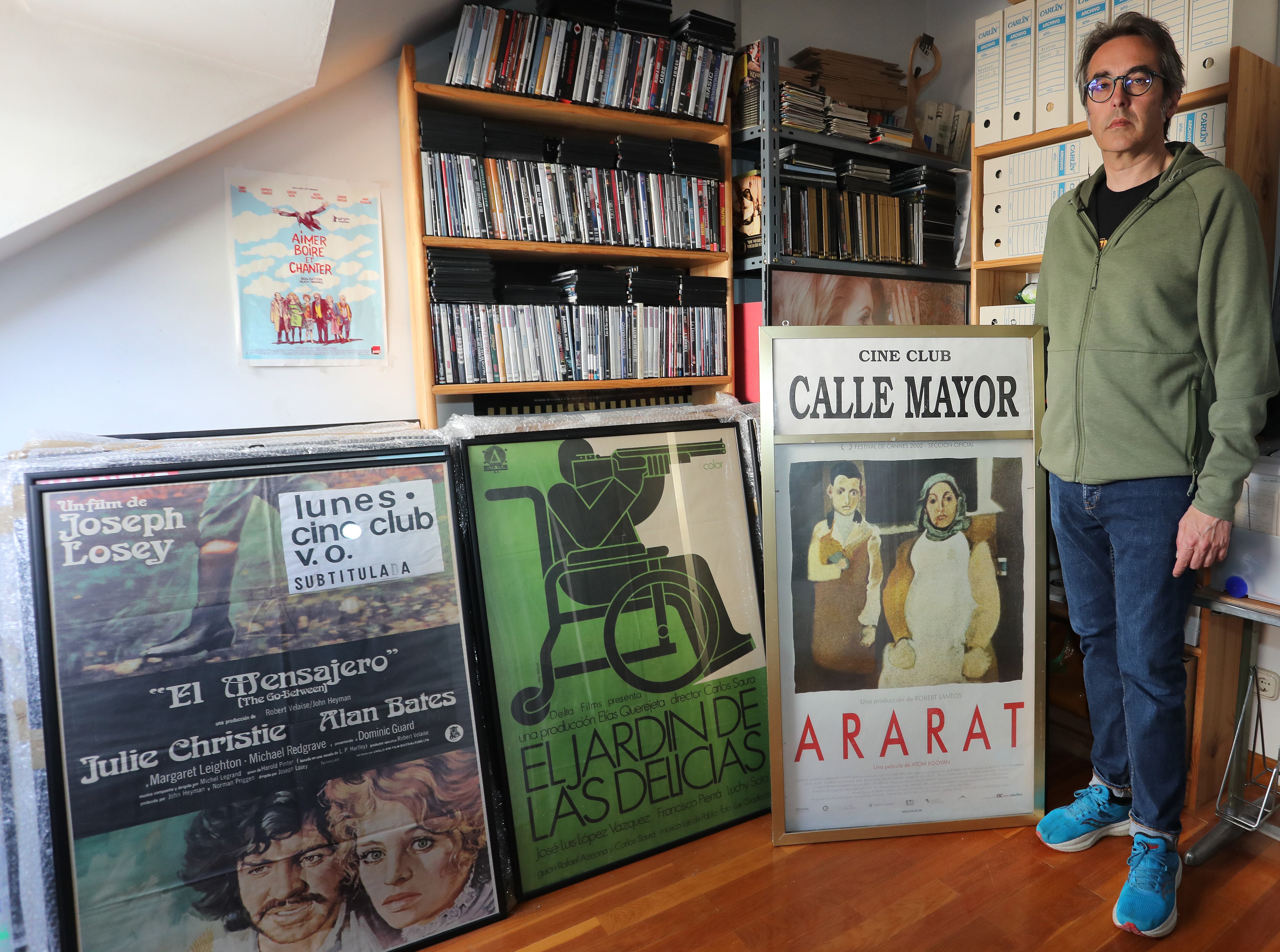 El presidente del Cine Club Calle Mayor , Roberto Martinez, en la sede de la asociación