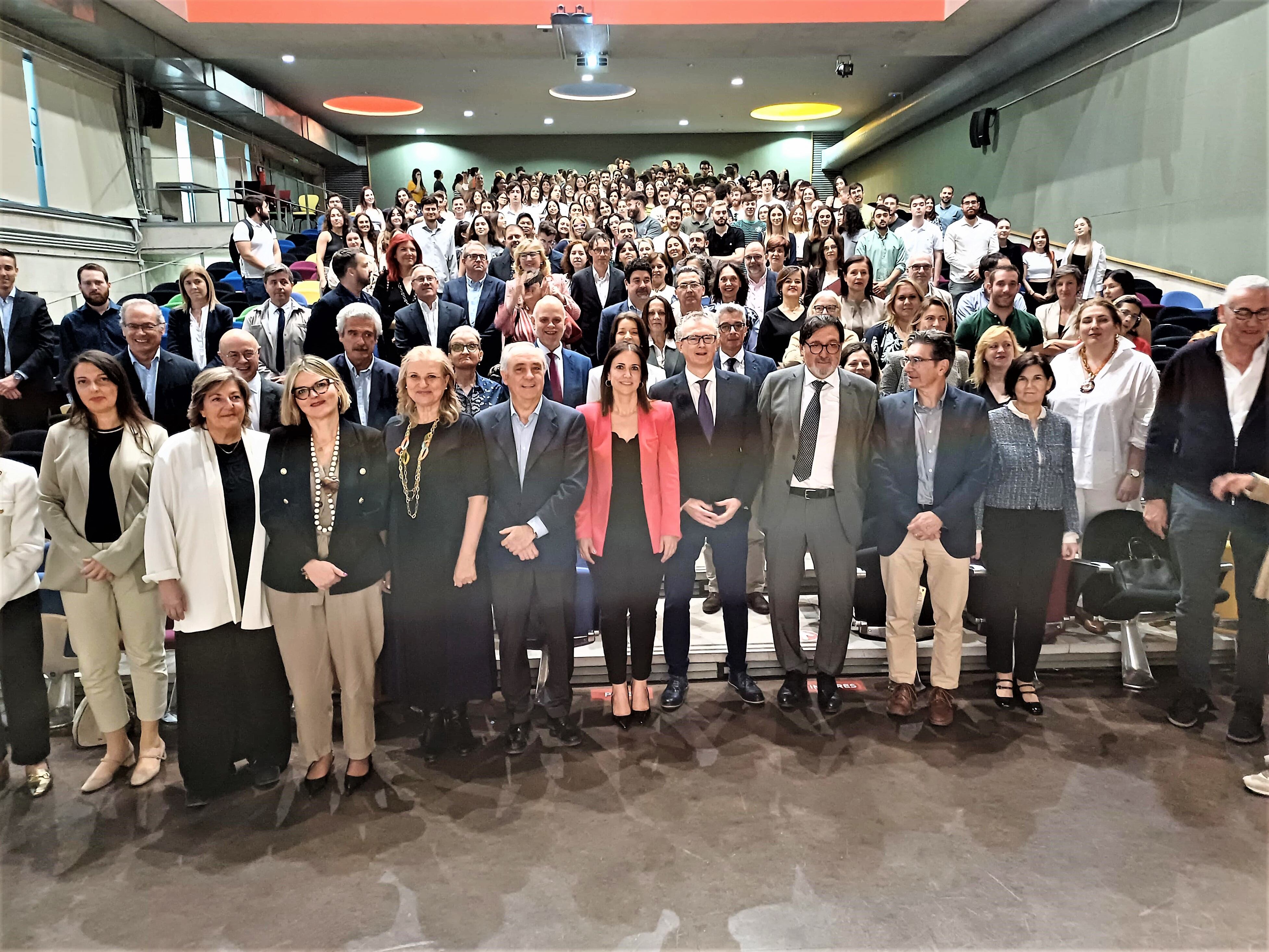 El acto de bienvenida a los residentes se celebró en la Facultad de Economía y Empresa de la Universidad de Murcia.