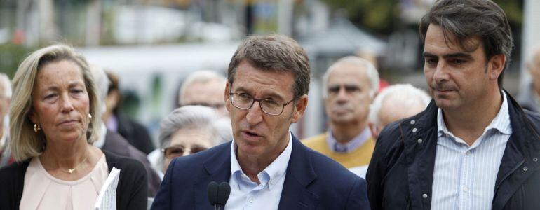 El candidato a la Presidencia de la Xunta de Galicia por el PPdeG, Alberto Núñez Feijóo, durante su comparecencia pública tras participaren un desayuno con autónomos en A Coruña. 