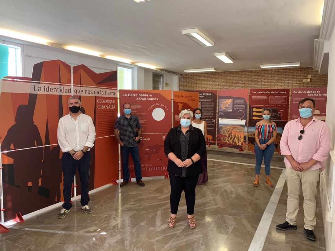 Exposición de la Diputación sobre el Geoparque de Granada en la localidad de Alamedilla