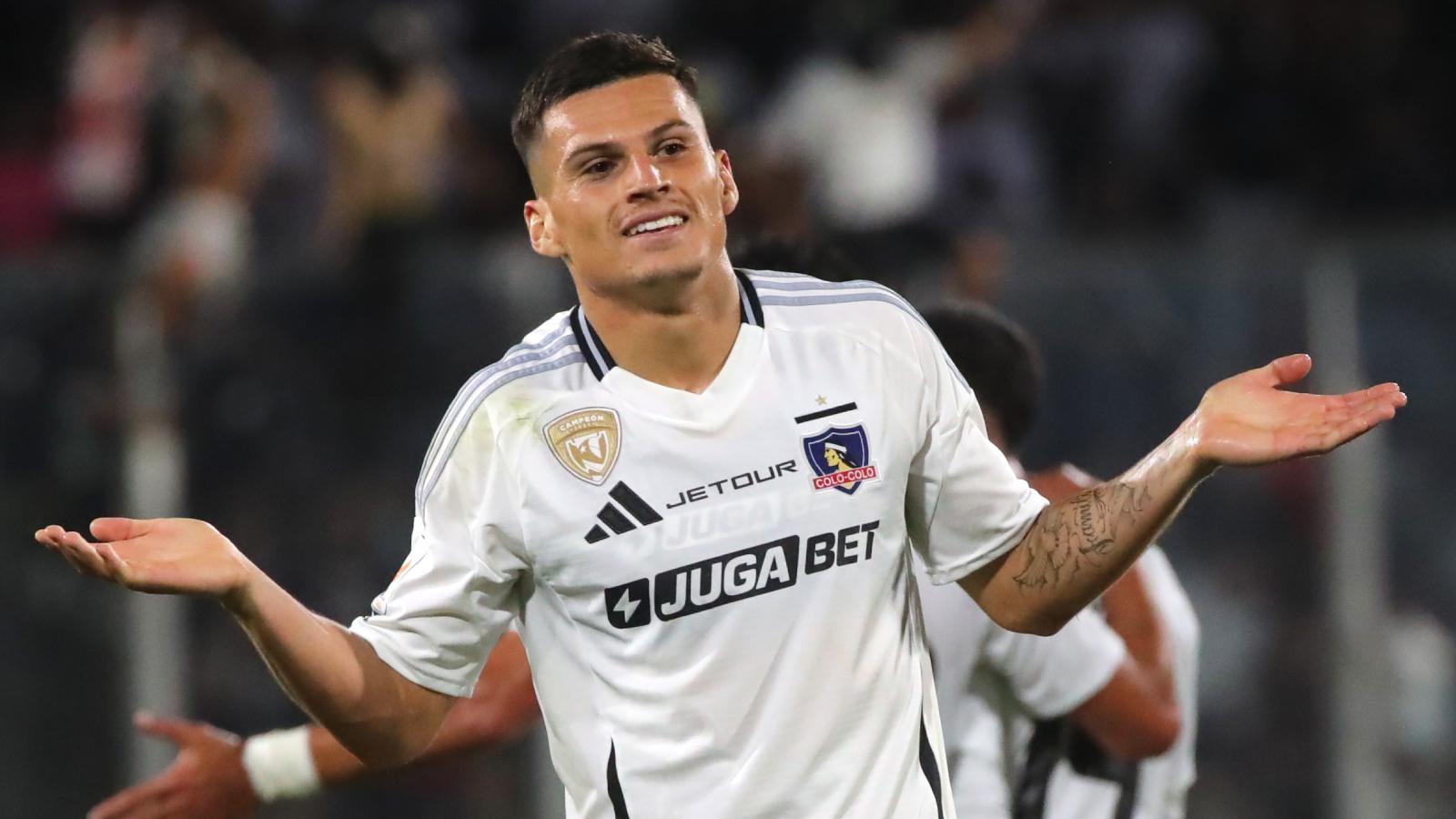 Lucas Cepeda en un partido con el Colo Colo