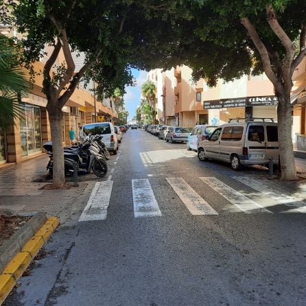 Pocos vehículos circulando por las calles