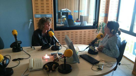 Mai Saki en los estudios de Radio Extremadura