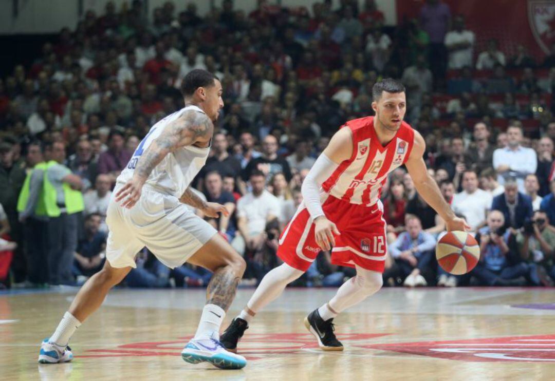 Edwin Jackson (izq.) ante Billy Baron (dcha.)