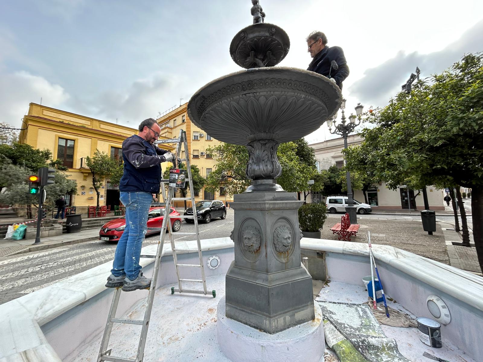 Trabajos en a fuente del barrio de Santiago, Jerez