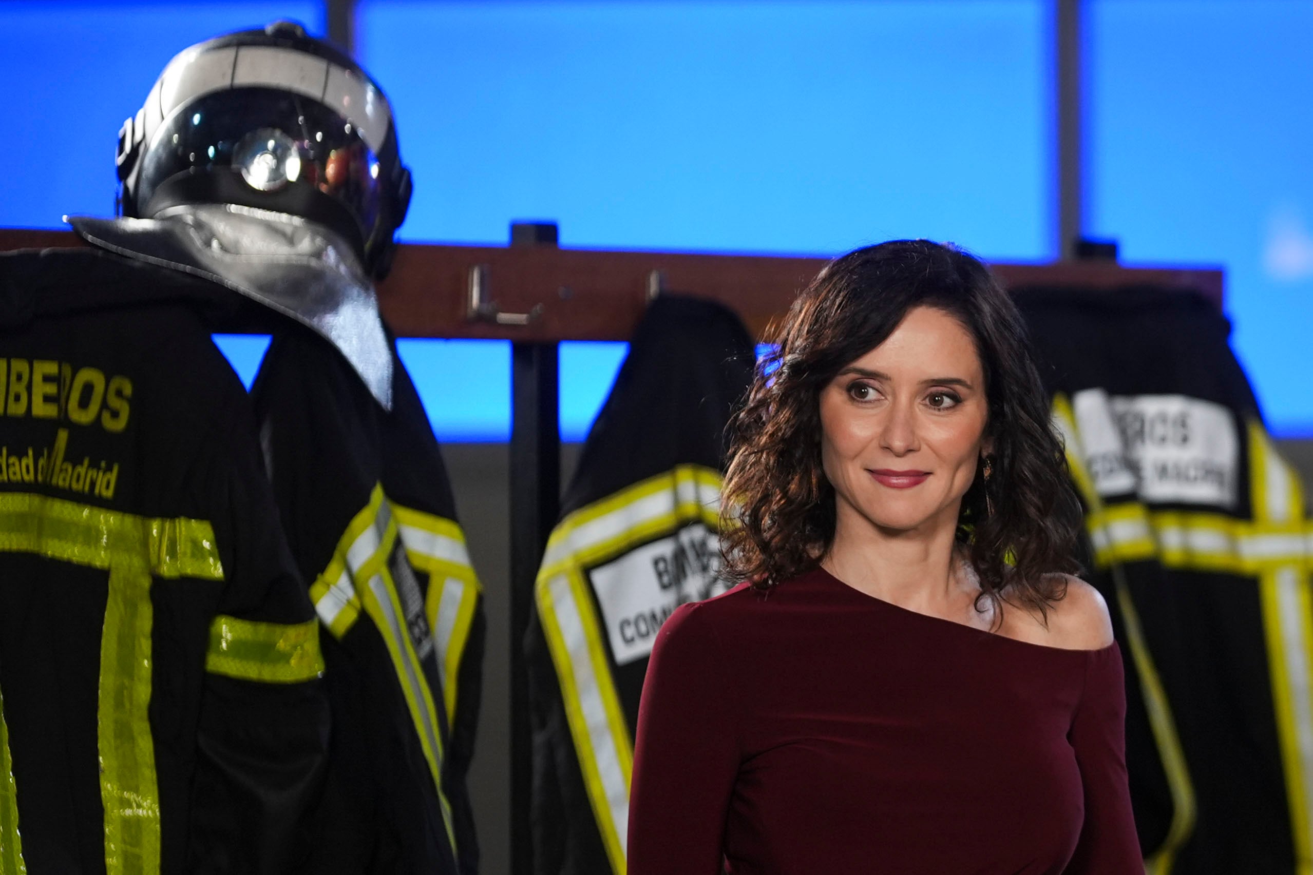 Madrid, 31/12/2025.- La presidenta de la Comunidad de Madrid, Isabel Díaz Ayuso, se dirige a los madrileños en su tradicional mensaje de fin de año antes de las campanadas en un discurso que se emite en Telemadrid. EFE/Comunidad de Madrid -SOLO USO EDITORIAL/SOLO DISPONIBLE PARA ILUSTRAR LA NOTICIA QUE ACOMPAÑA (CRÉDITO OBLIGATORIO)-