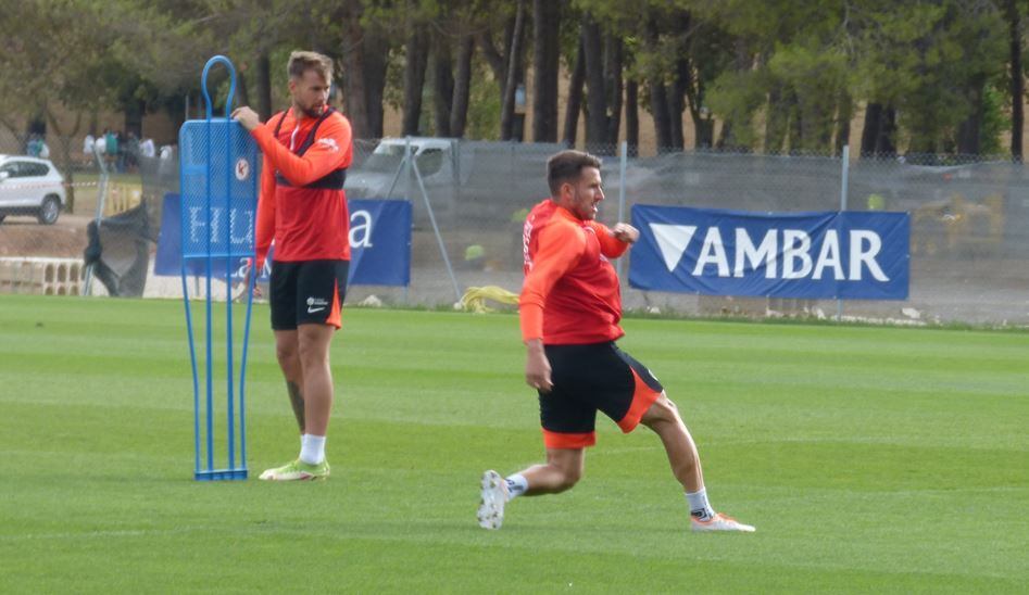 Carrillo y Gerard Valentín durante un entrenamiento de la SD Huesca
