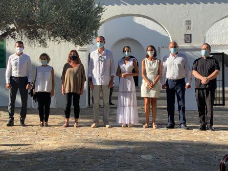 Los reyes delante de la iglesia de Sant Antoni