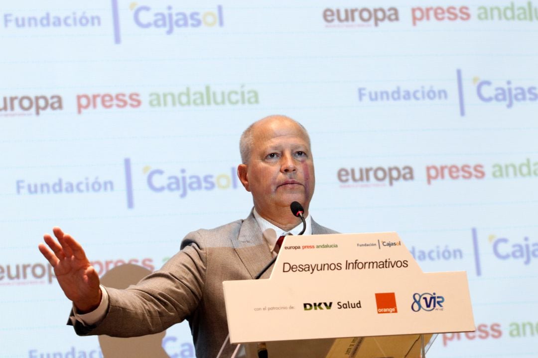 El consejero de Educación y Deporte, Javier Imbroda, durante el desayuno informativo.