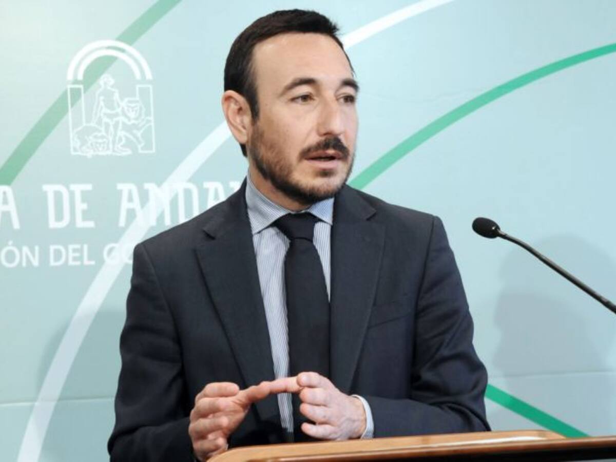 Piden la dimisión de López Gil por tuitear contra Pedro Sánchez