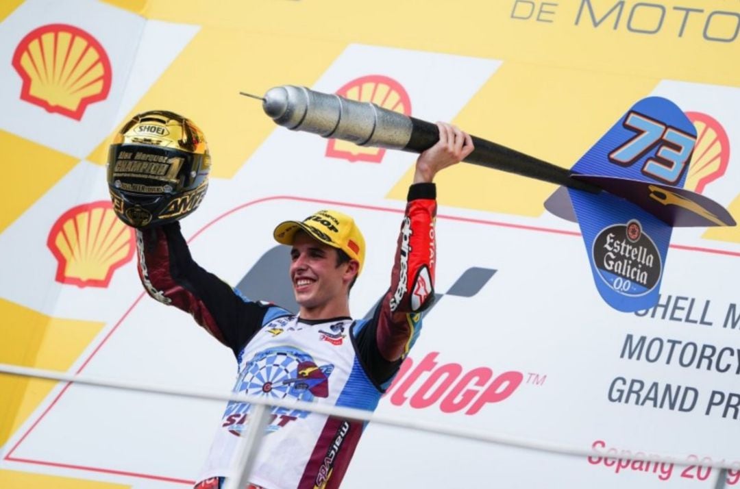 Álex Márquez celebrando el título en Malasia