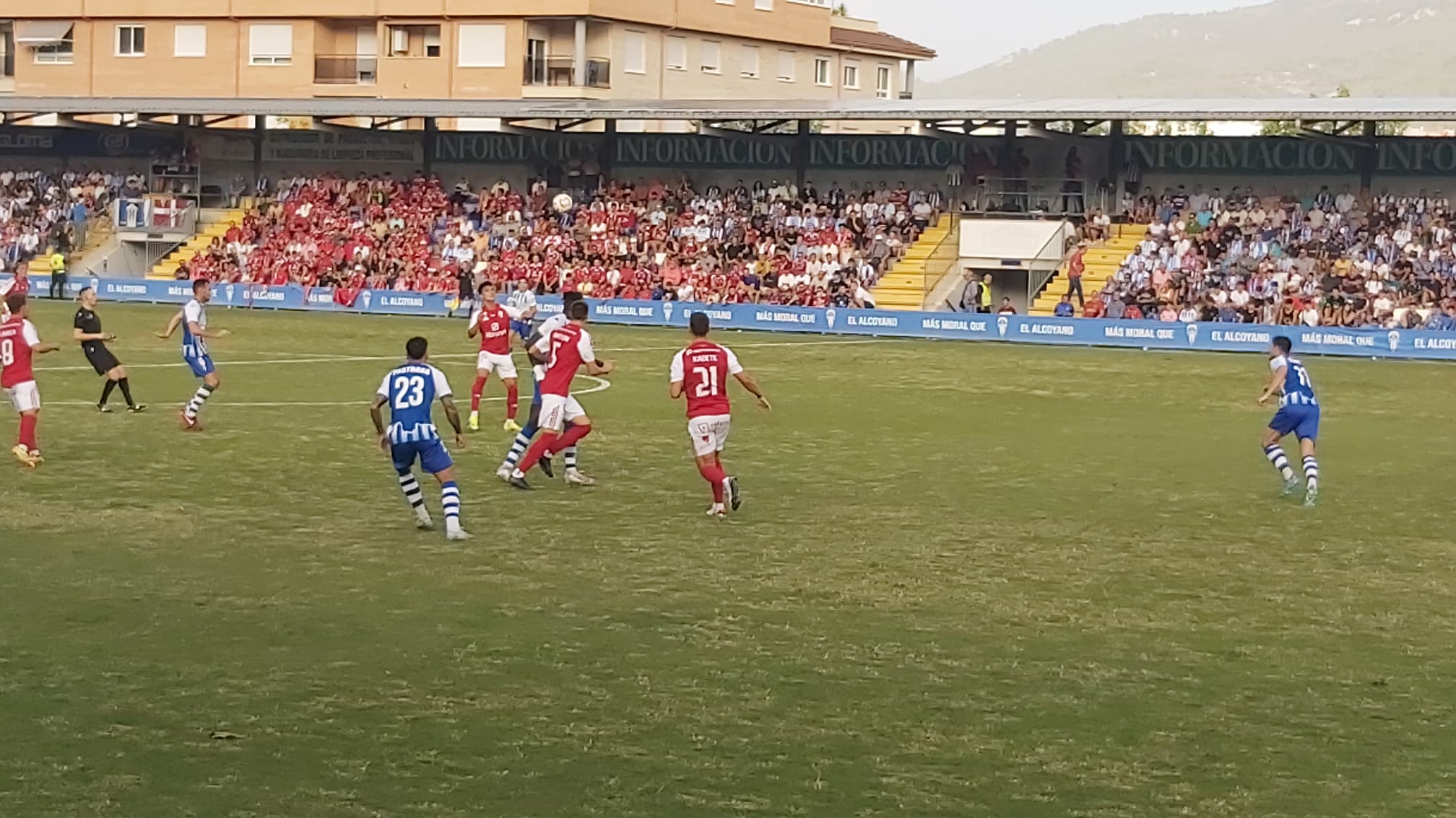 Instante del partido en El Collao-Gestaser entre el CD Alcoyano y el Real Murcia