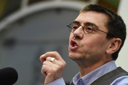 Spanish Secretary of Constituent Process and Programme of Podemos, Juan Carlos Monedero, speaks during a press conference in Madrid, on February 20, 2015. Political science professor and founder of Podemos, Juan Carlos Monedero, finds himself embroiled in