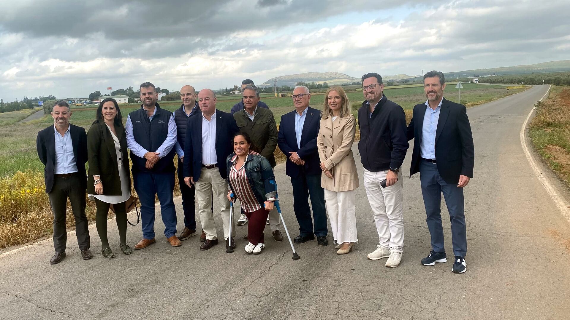 Alcaldes y concejales del PP en la comarca de Antequera visitan la carretera de Cartaojal