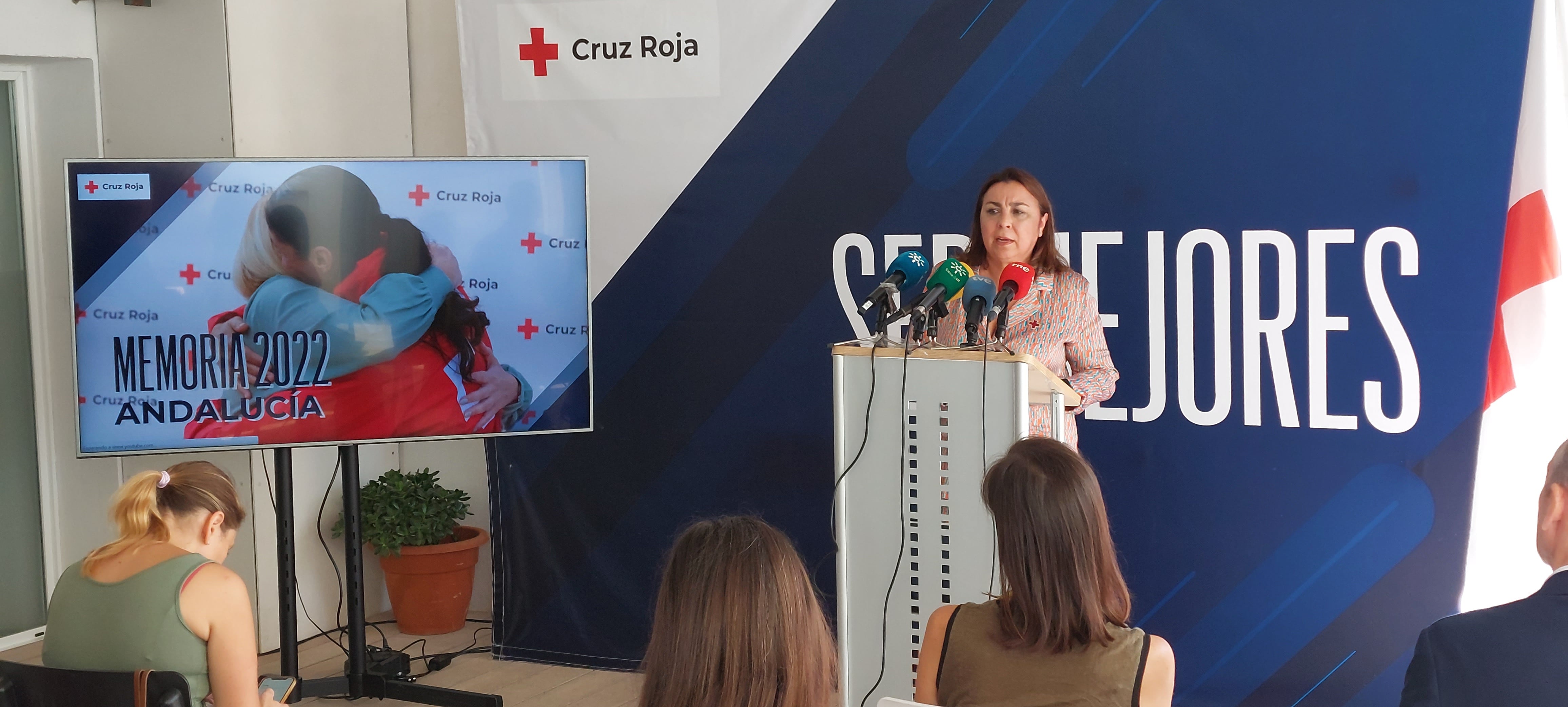 La presidenta de Cruz Roja Andalucía, Rosario García, presenta la memoria de 2022