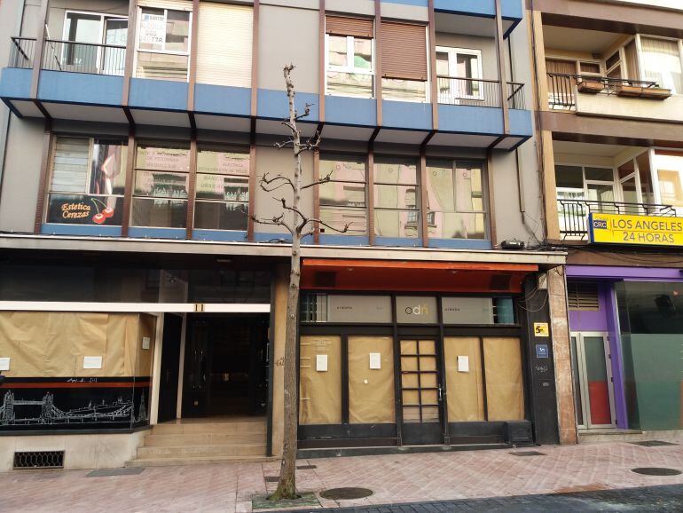 Número 11 de la calle Matemático Pedrayes de Oviedo, donde se produjo el mortal siniestro