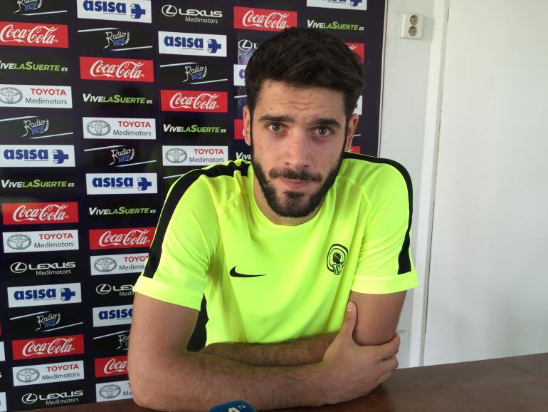 Fernando Román, jugador del Hércules CF, en la sala de prensa de las instalaciones de Fontcalent