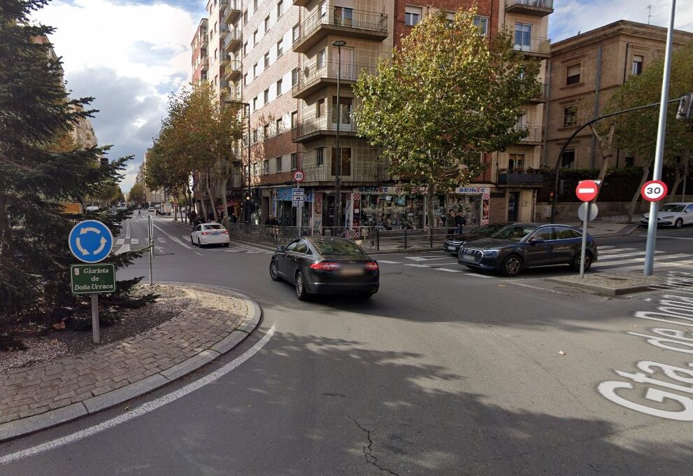 Avenida Federico Anaya en la intersección con la glorieta Doña Urraca/Maps
