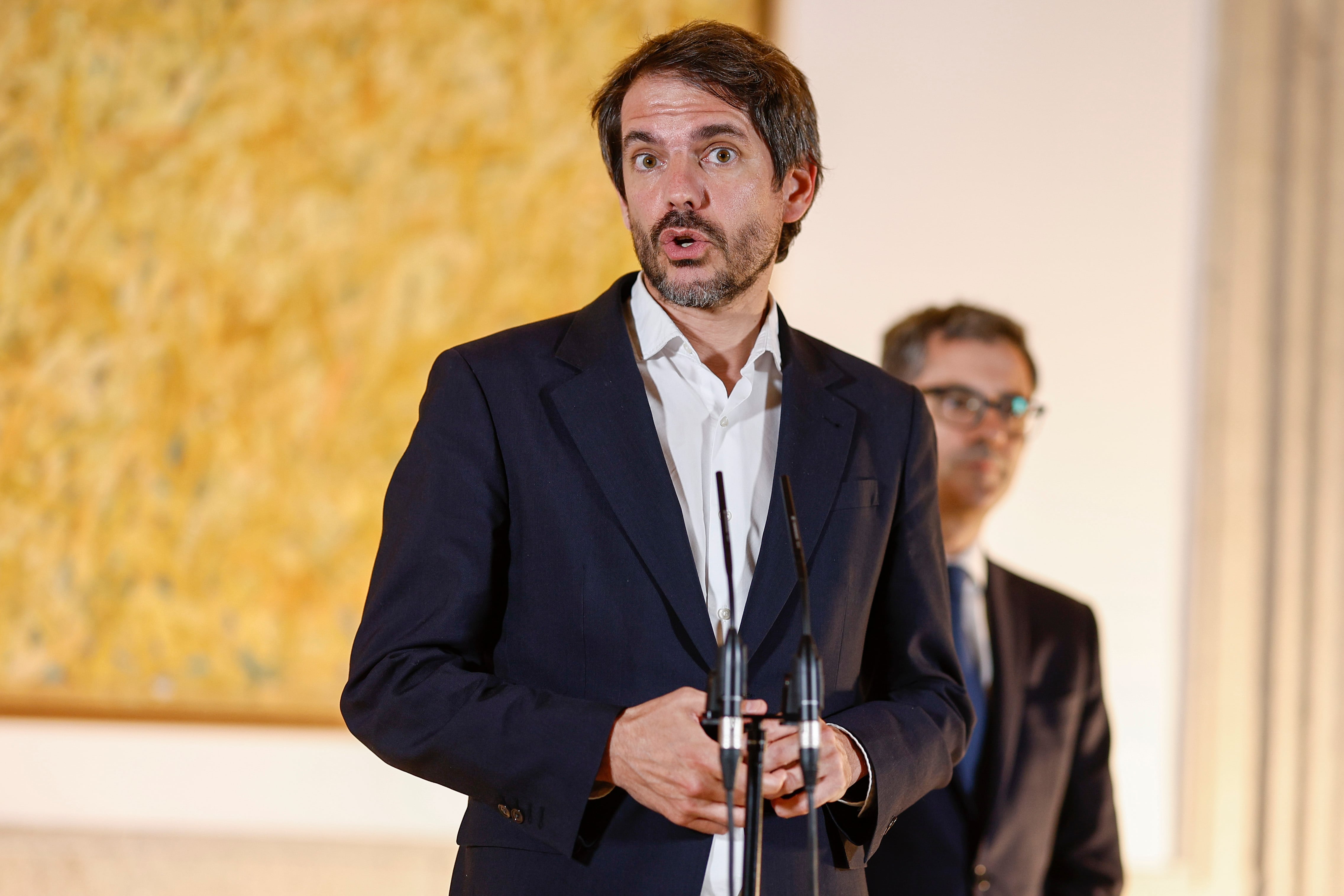 El ministro de Cultura, Ernest Urtasun en una rueda de prensa tras una ronda de conversaciones con los grupos parlamentarios en Madrid.