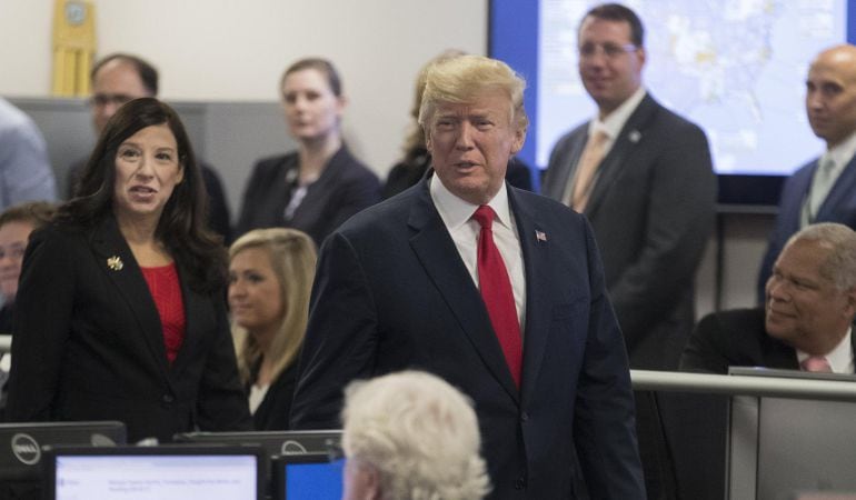 El presidente estadounidense, Donald Trump, visitando la sede de la Agencia Federal de Gestión de Emergencias (FEMA) en Washington DC.