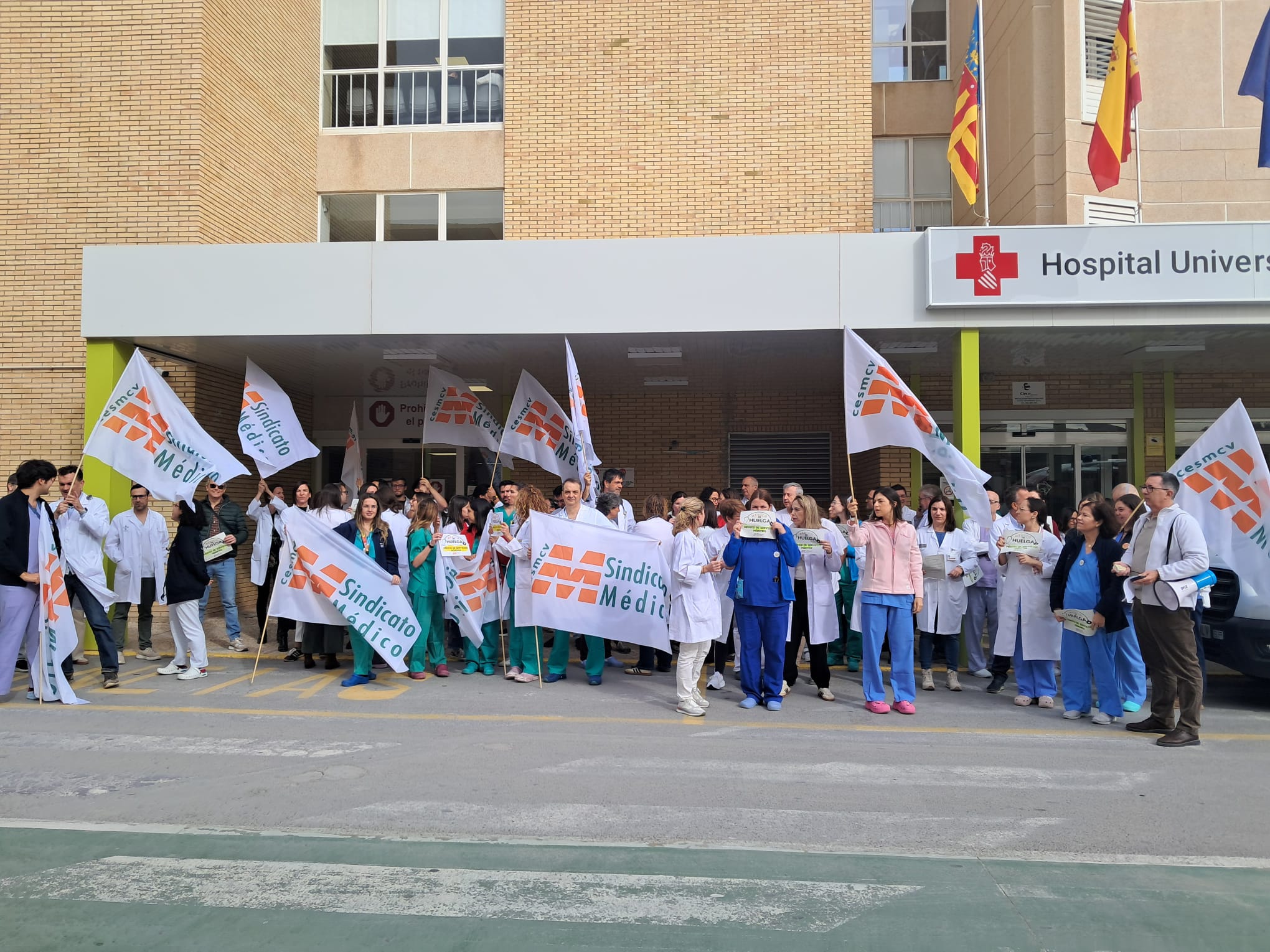 Concentración del Sindicato Médico este lunes a las puertas del Hospital General de la Marina Baixa, en Villajoyosa