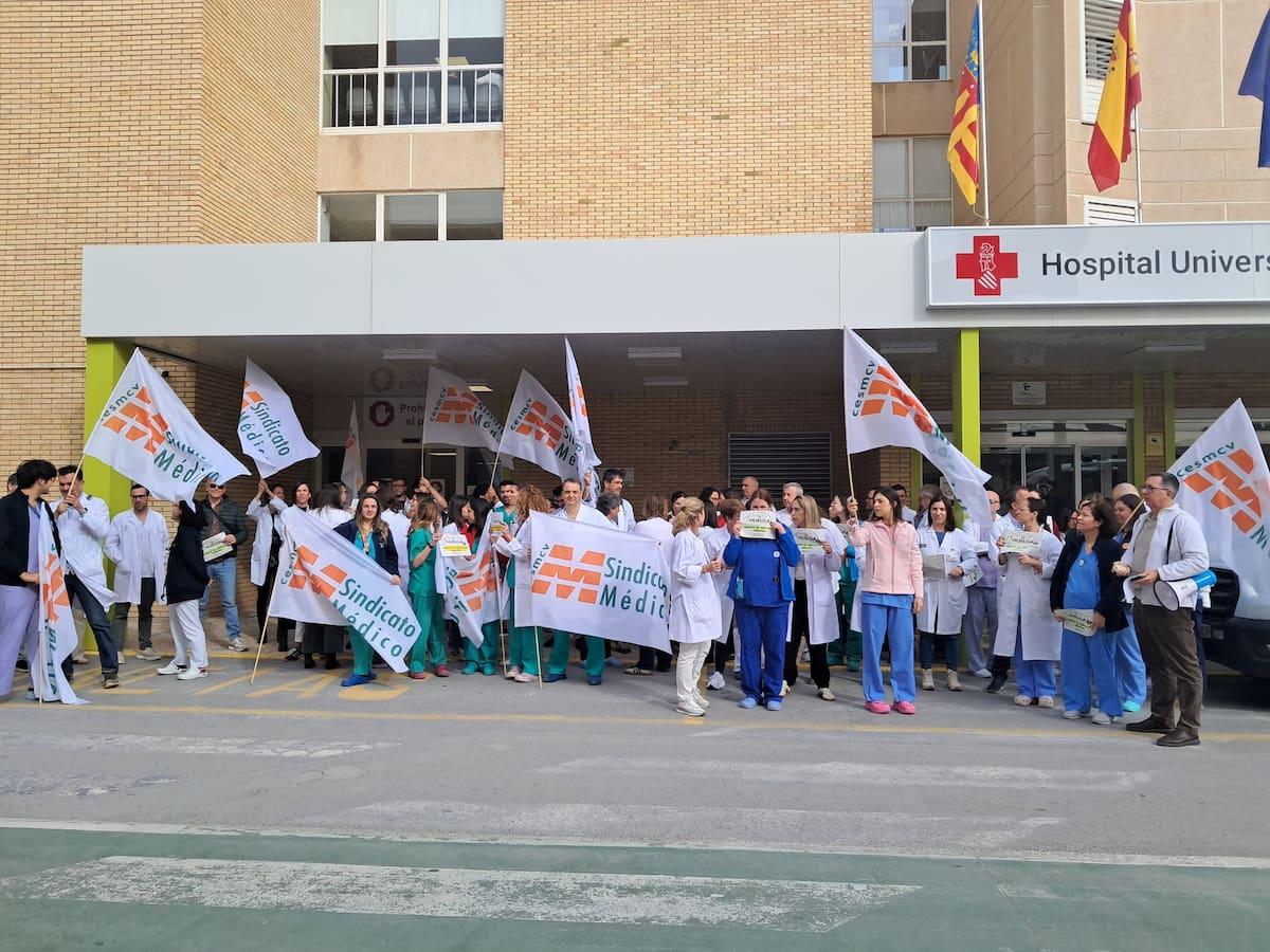 Huelga de médicos en la Marina Baixa: seguimiento masivo pese a los servicios mínimos "abusivos"
