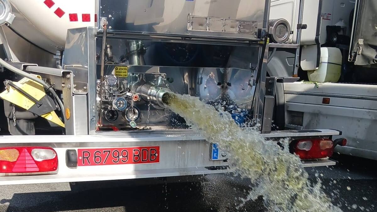 "No sabemos qué hacer si quedarnos o volvernos a España": una empresa de Campo de Criptana atrapada en Francia por las movilizaciones de los agricultores