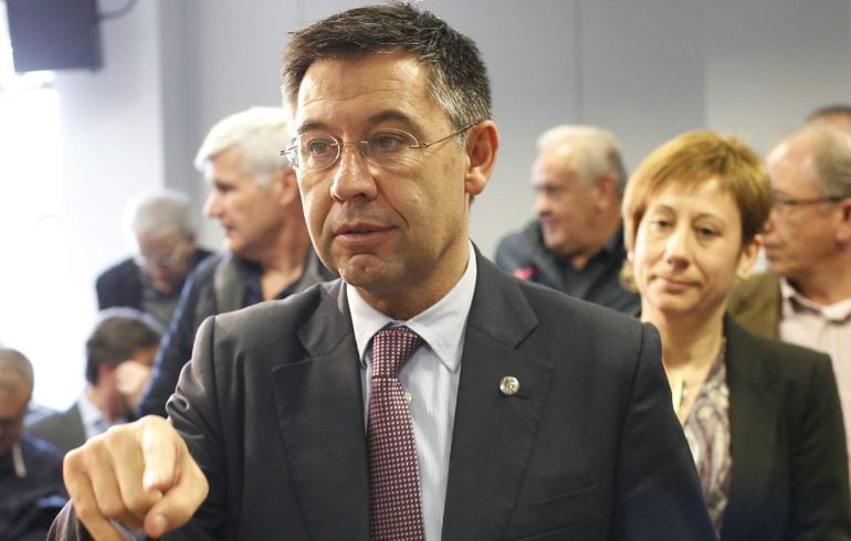 GRA211 SANT JOAN DESPÍ (BARCELONA), 27/03/2015.- El presidente del Fc Barcelona, Josep Maria Bartomeu, durante la presentación hoy de las obras del nuevo Miniestadi en la Ciudad deportiva Joan Gamper de Sant Joan Despí(Barcelona), ha afirmado que &quot;no me gusta que se juegue con la figura de Tito Vilanova porque es un ejemplo&quot; a raíz de las interpretaciones que se han hecho tras la filtración de su declaración ante el juez de la Audiencia Nacional Pablo Ruz por el caso Neymar. EFE/Alejandro García